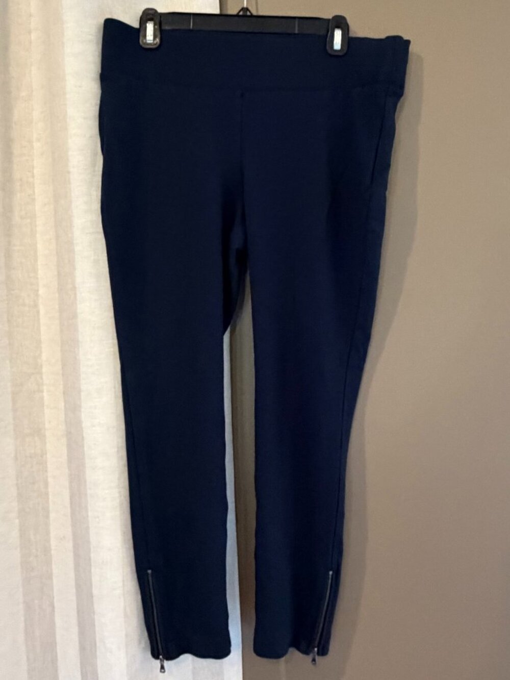 NYDJ Navy Blue Stretch Legging with zipper ankle Lift Tuck Technology, Size 12P